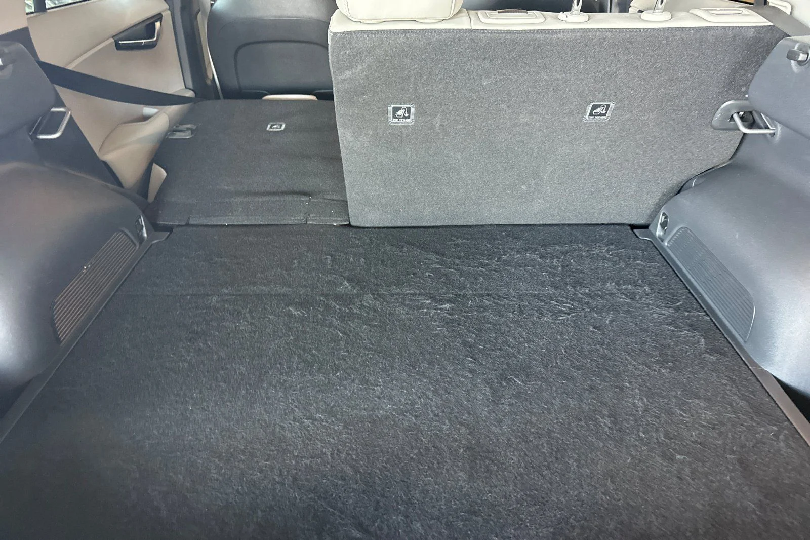 Used 2023 Steel Gray Kia Wind image 12
