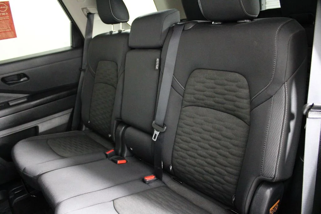 2025 Nissan Pathfinder SV - Photo 20