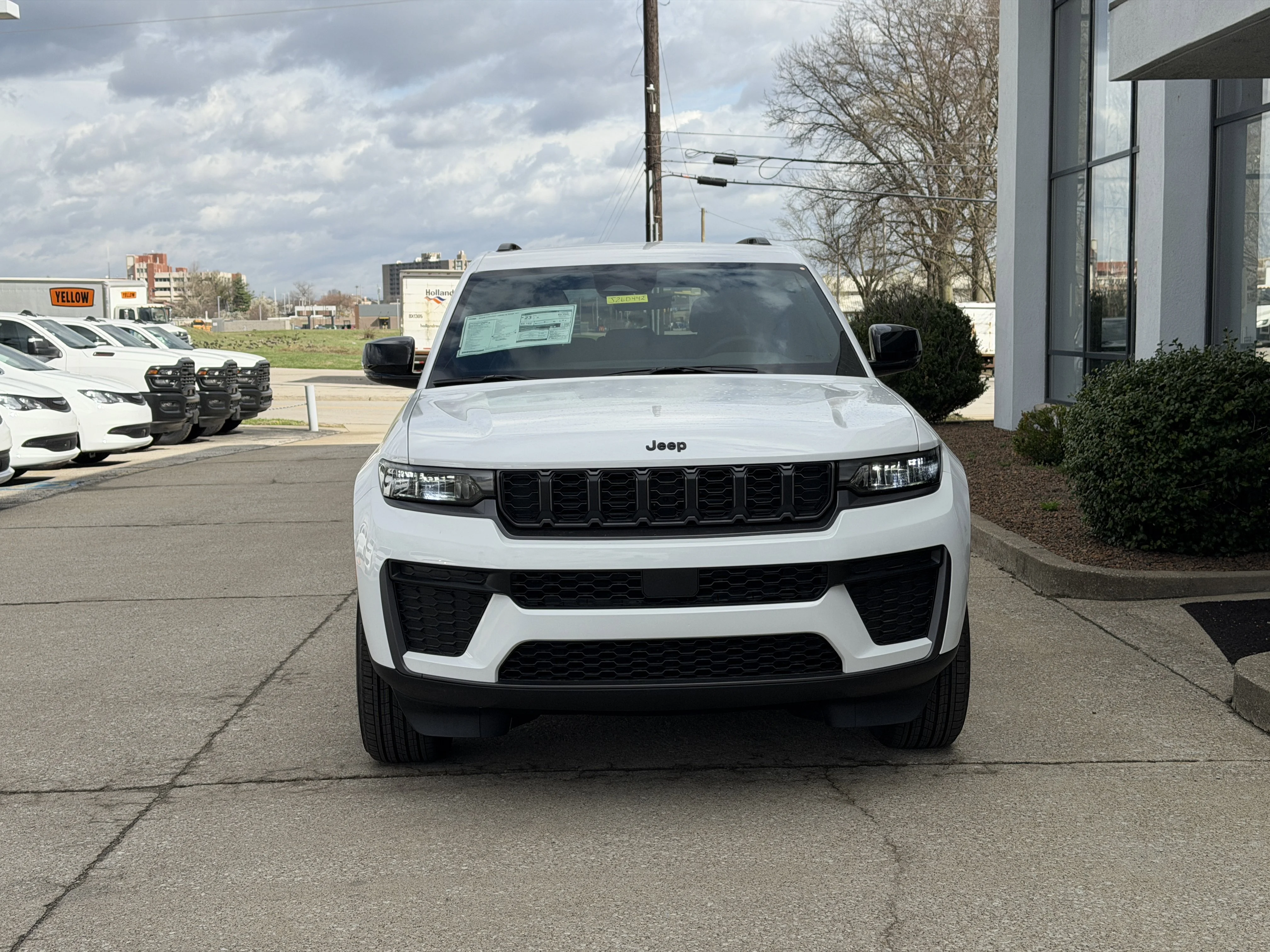 New 2026 Bright White Clear-Coat Exterior Paint Jeep Altitude image 19