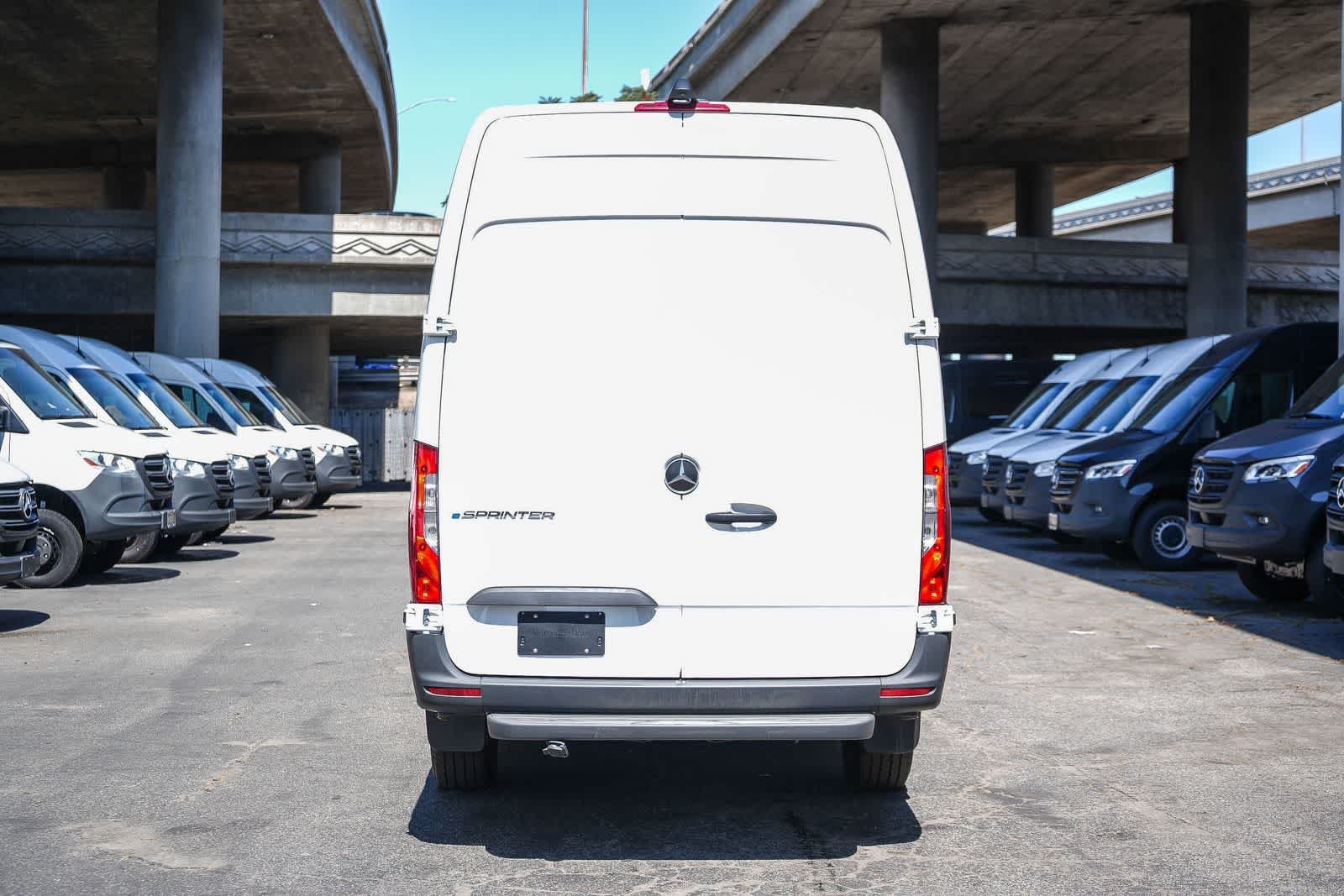 New 2025 Arctic+White Mercedes-Benz Cargo 170WB High Roof 113kW Battery RWD HO Motor image 43