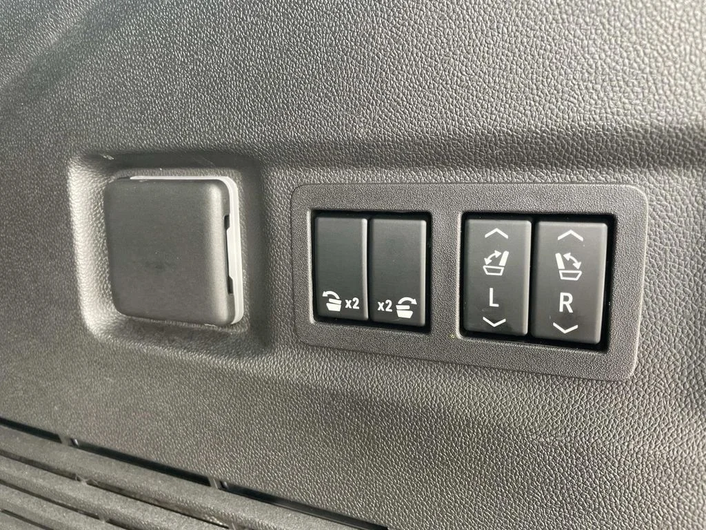 Used 2023 Black GMC Denali image 10