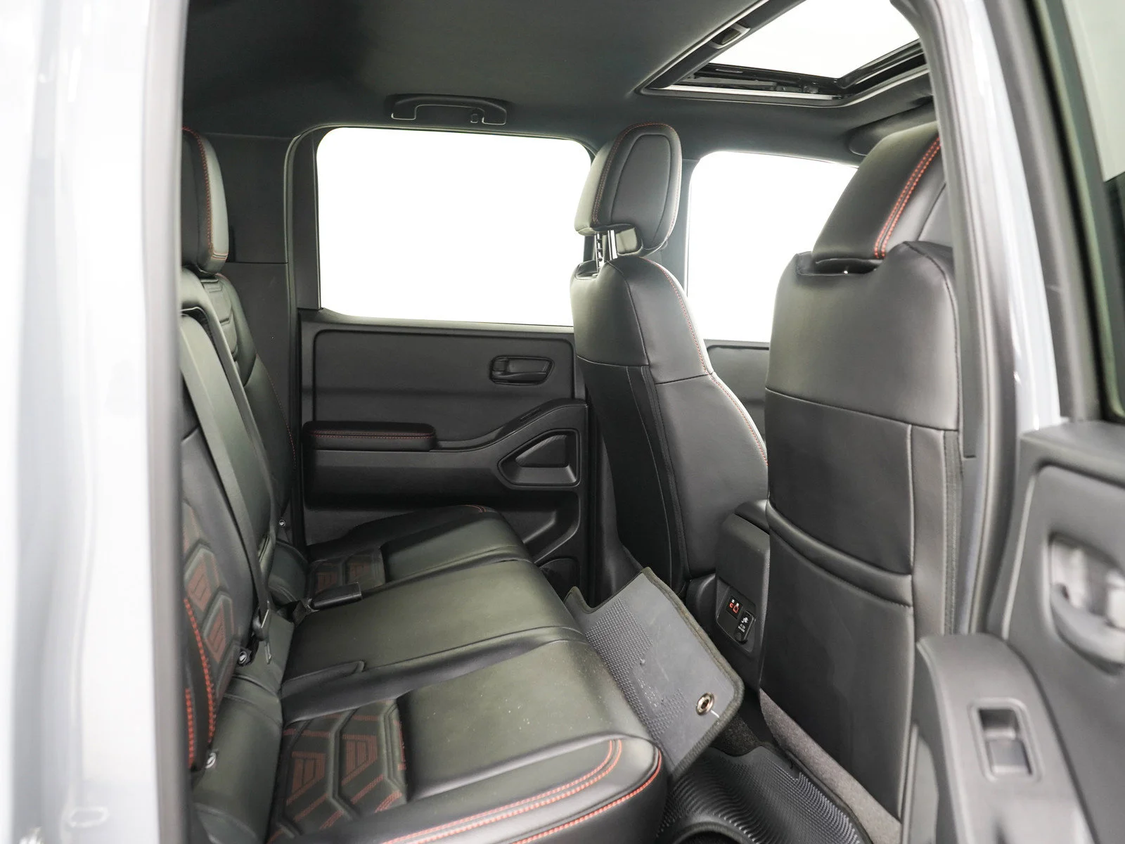 Used 2026 Boulder Gray Pearl Nissan PRO-4X image 14