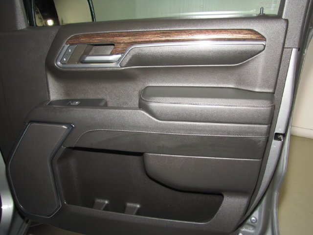 Used 2024 Sterling Metallic GMC Elevation image 20