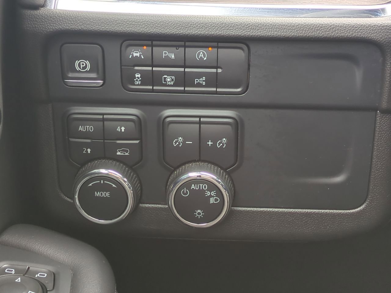 2025 Chevrolet Tahoe LT - Photo 18