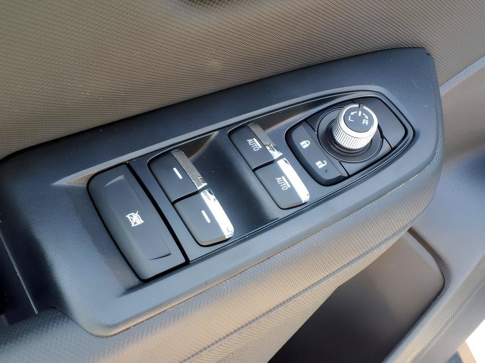 Used 2025 Crystal White Pearl Subaru Limited image 21