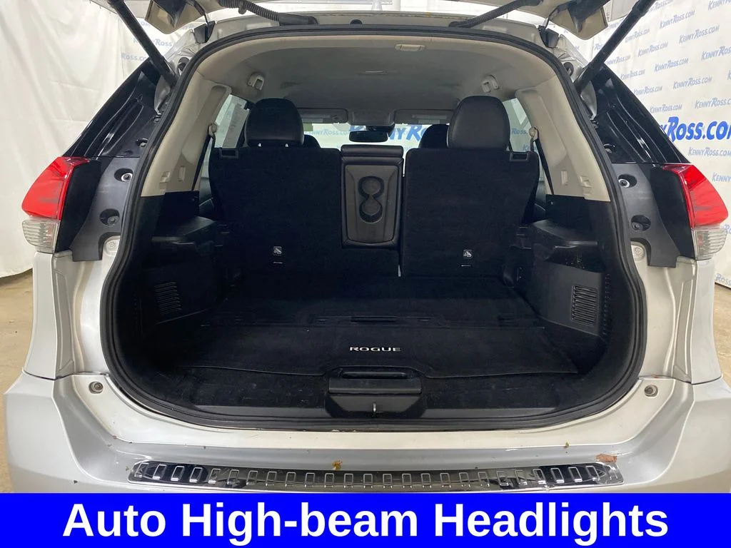 Used 2017 Silver Nissan SL image 13