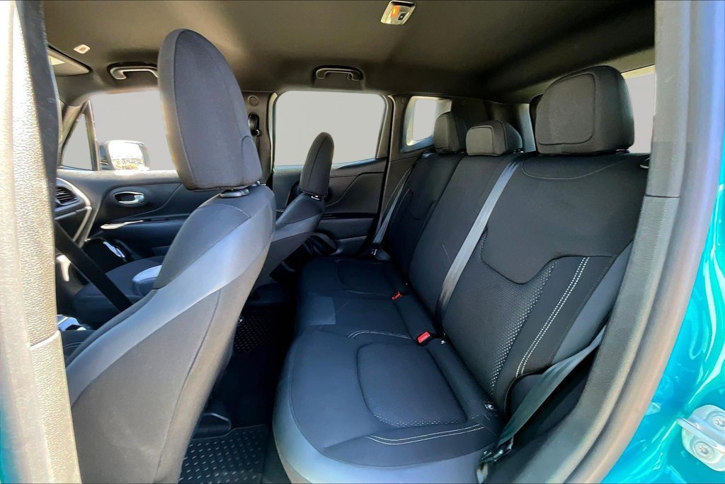 Used 2022 Teal Jeep Altitude image 22