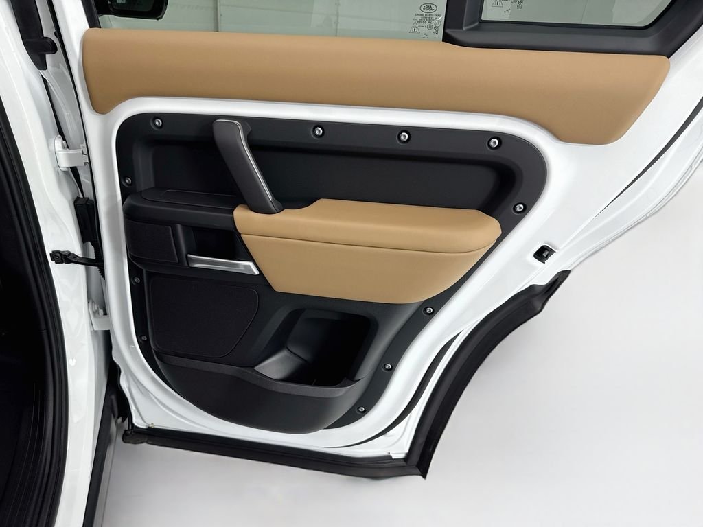 Used 2026 Fuji White Land Rover S image 27