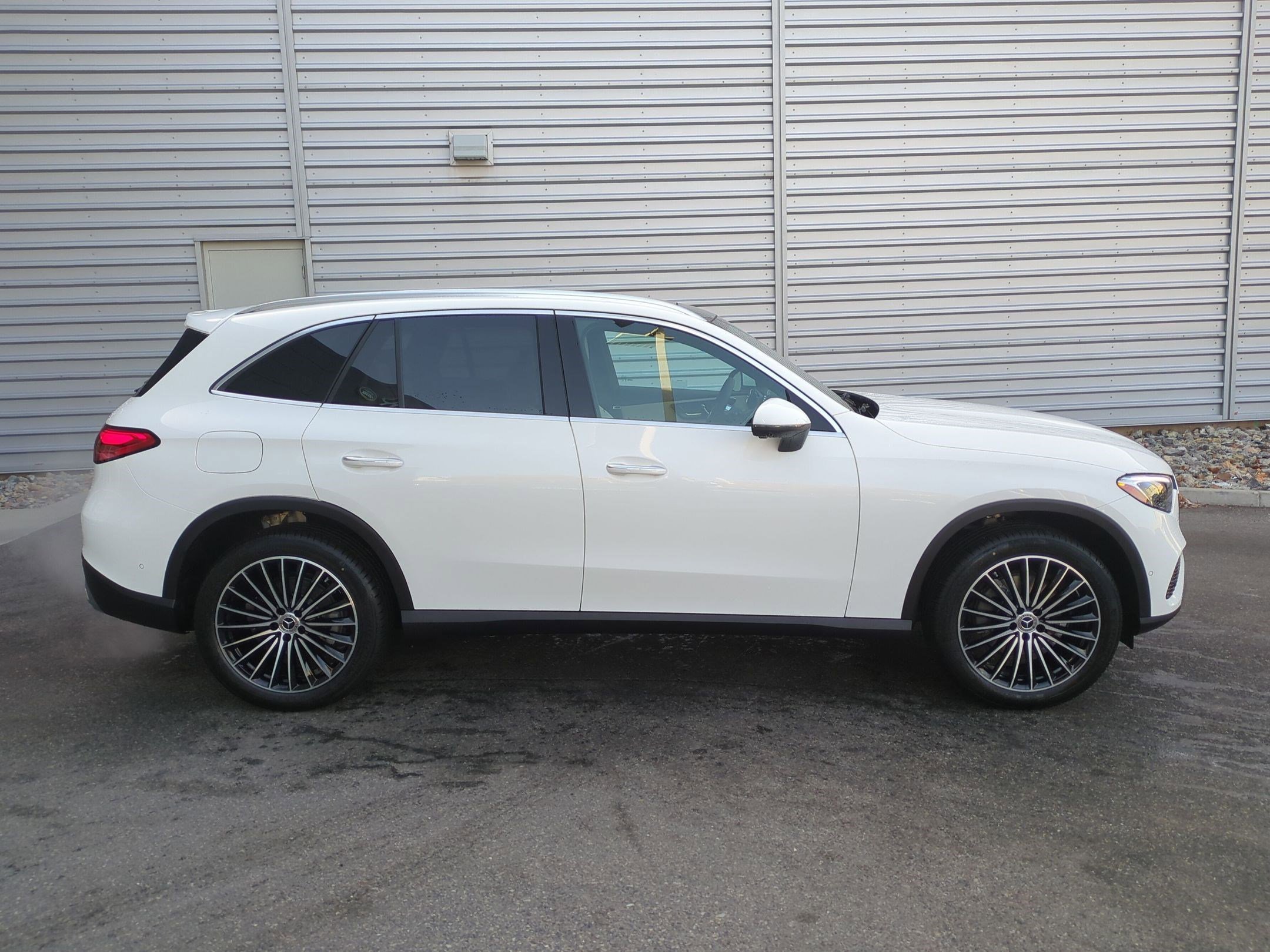 New 2026 Polar White Mercedes-Benz GLC 300 image 19