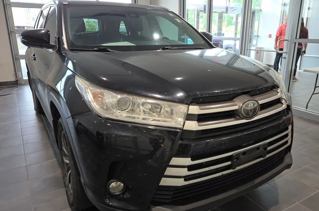 Used 2018 Black Toyota XLE image 6