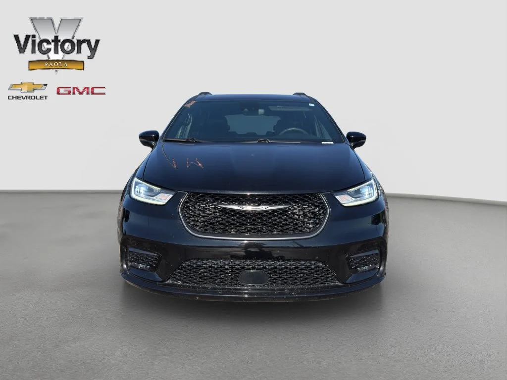 Used 2025 Chrysler Pacifica Limited with VIN 2C4RC1GG8SR539692 for sale in Kansas City
