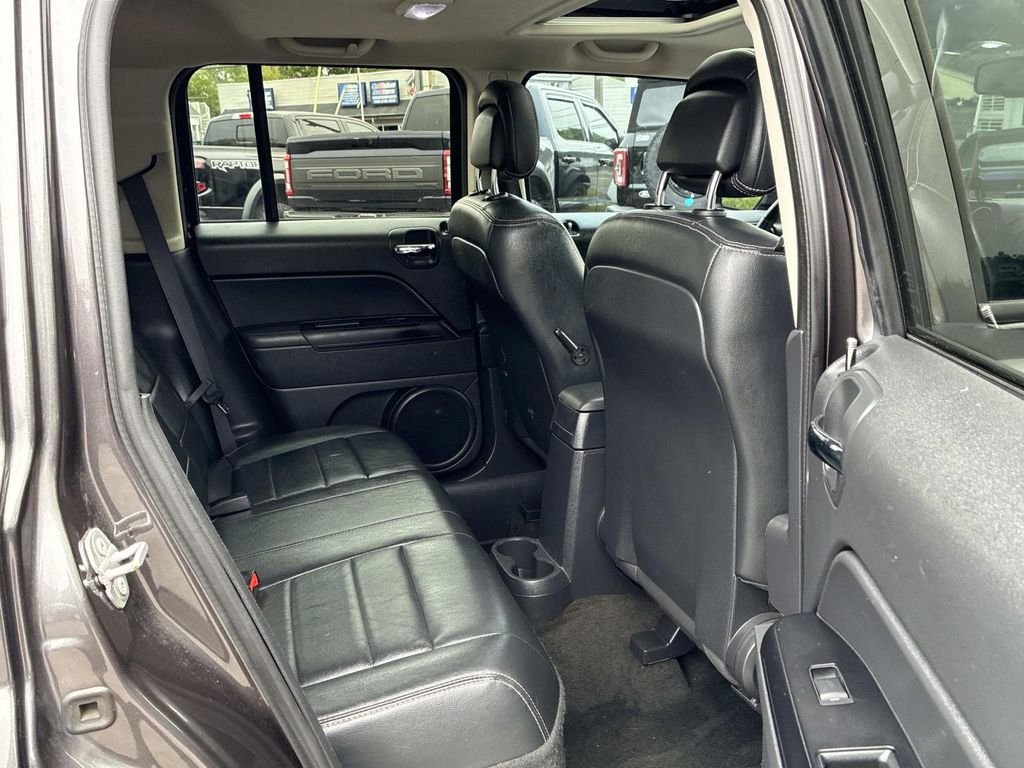 Used 2017 Gray Jeep Latitude image 10