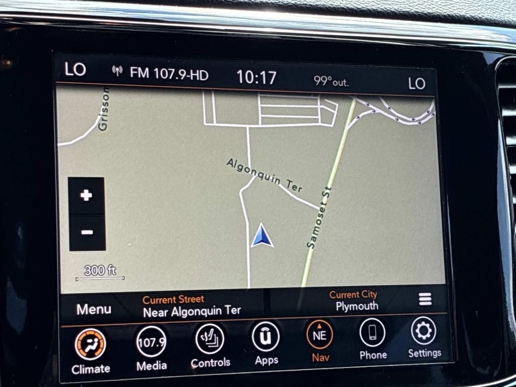 Used 2022 White Jeep Laredo X image 35