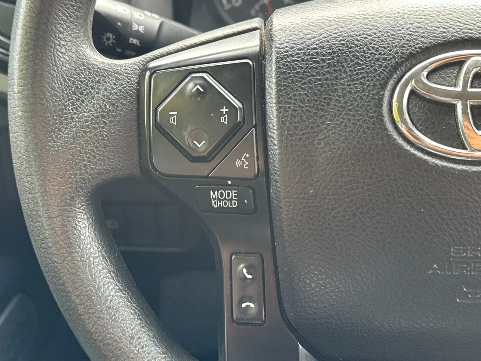 Used 2022 White Toyota SR image 23