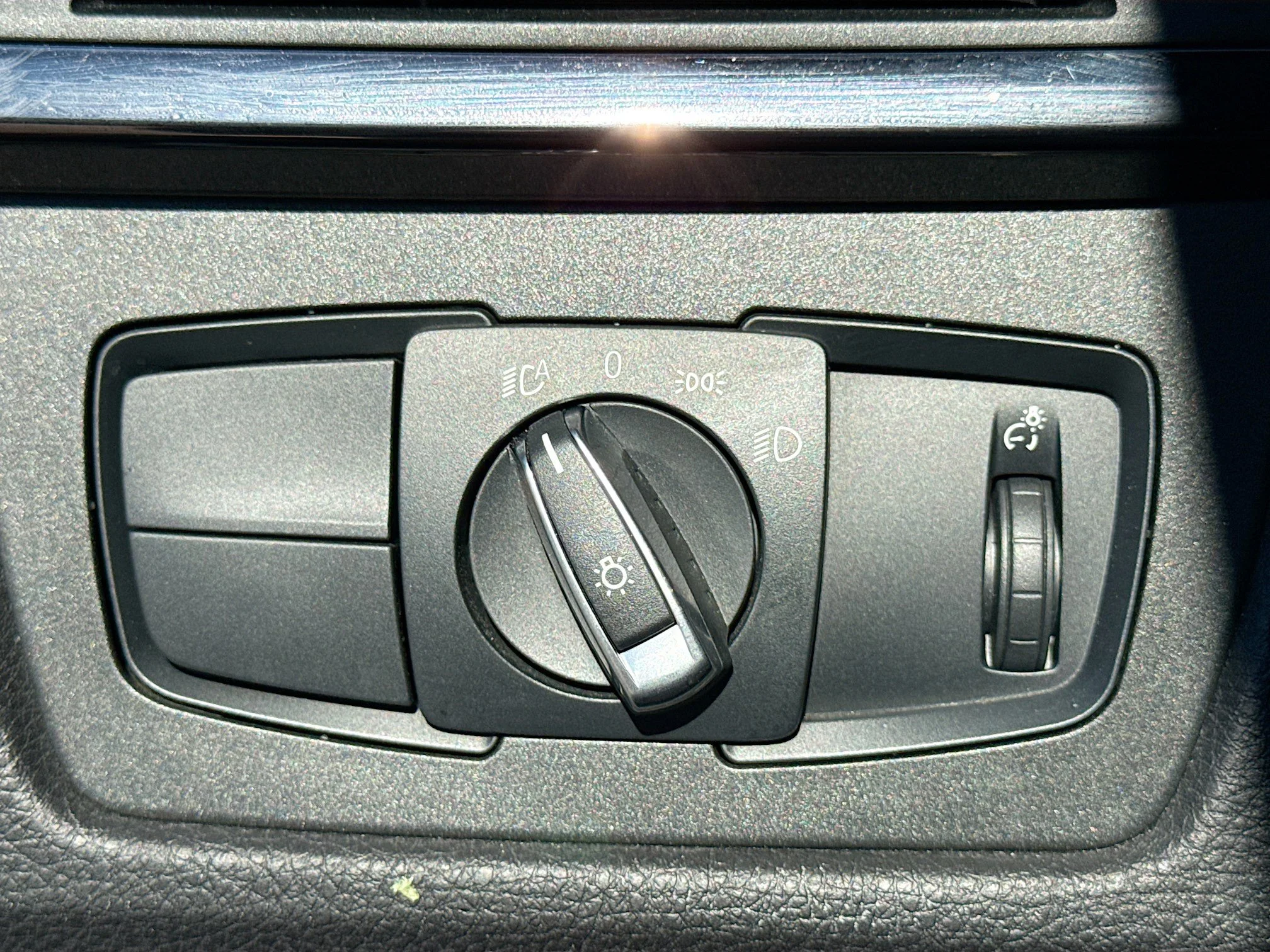 Used 2018 Mineral Gray Metallic BMW Competition image 35