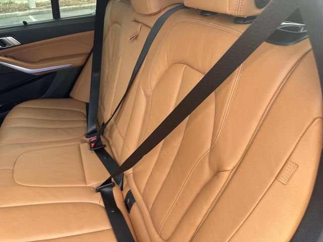 Used 2022 Black BMW sDrive40i image 14