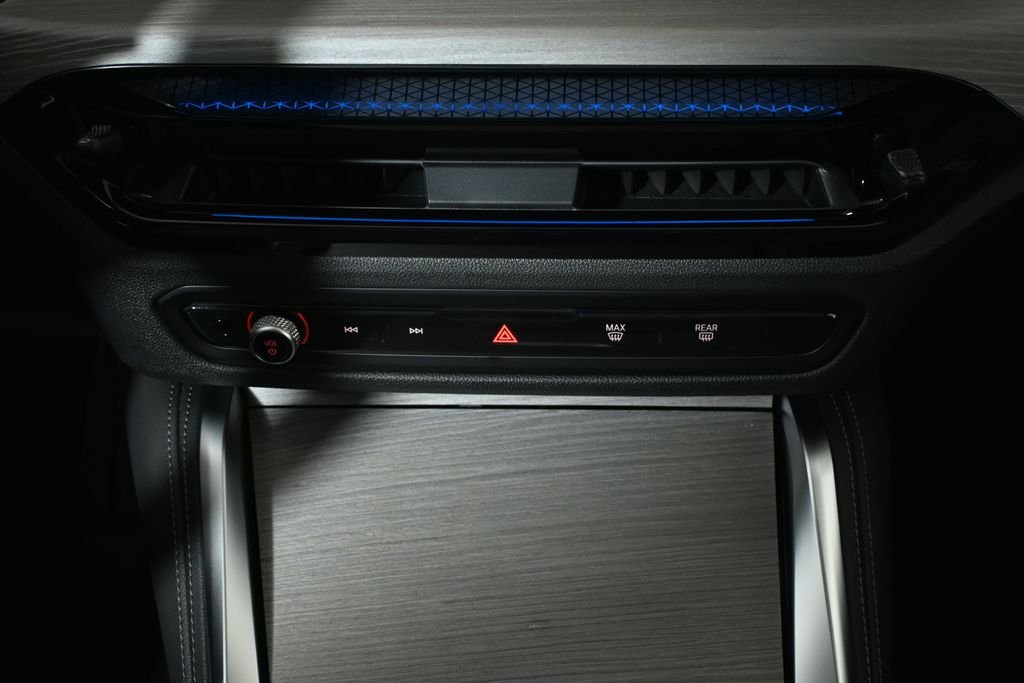 Used 2026 Gray BMW xDrive40 image 22