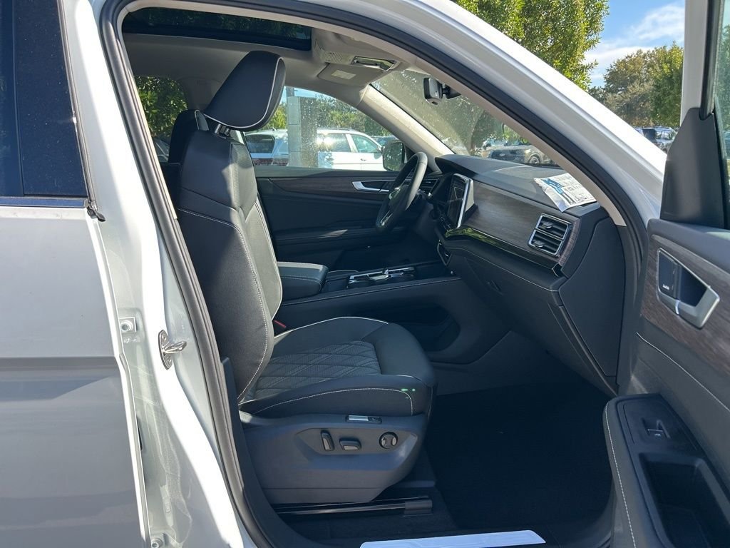 New 2026 White Volkswagen 2.0T SEL Premium R-Line image 44