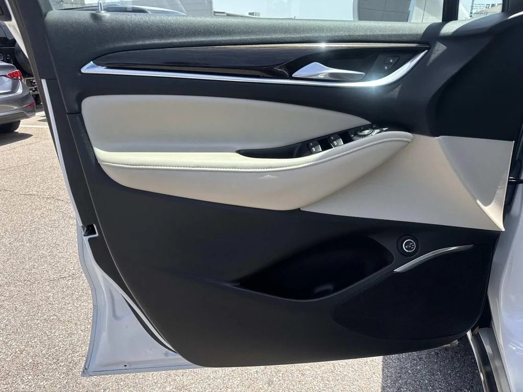 Used 2019 White Buick Essence image 19