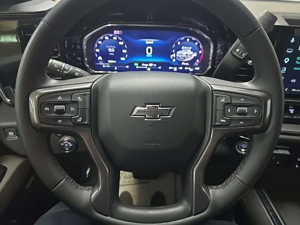 Used 2025 Gray Chevrolet ZR2 image 21