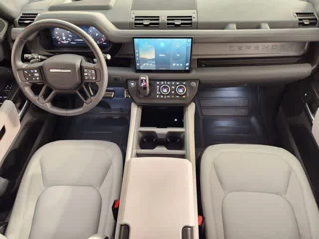 Used 2025 Santorini Black Metallic Land Rover V8 image 4