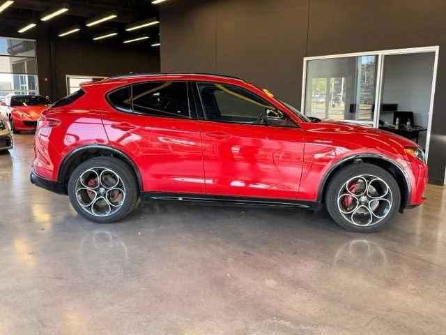 Used 2024 Alfa Rosso Alfa Romeo Veloce image 6