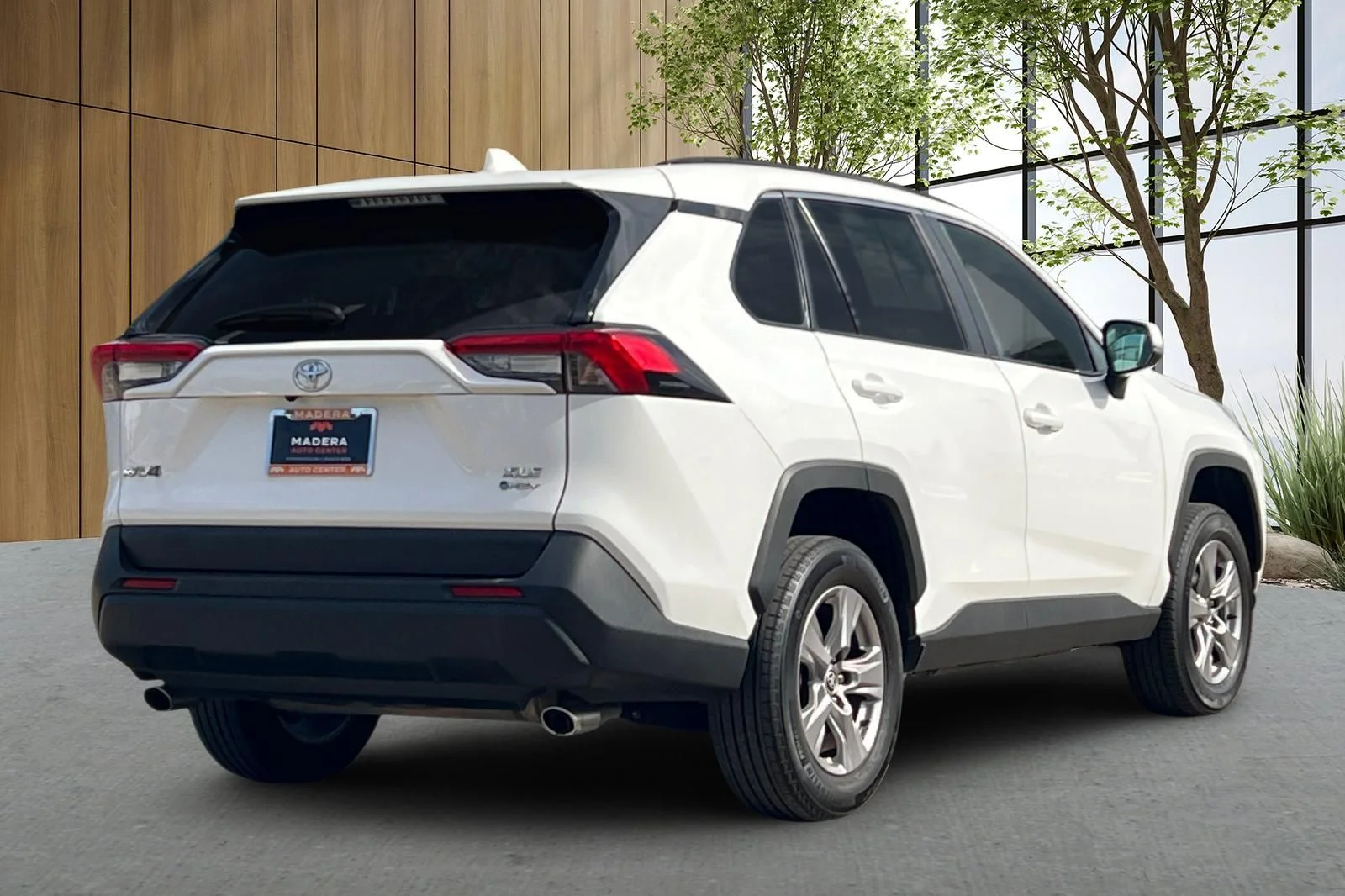 Used 2025 White Toyota XLE image 4