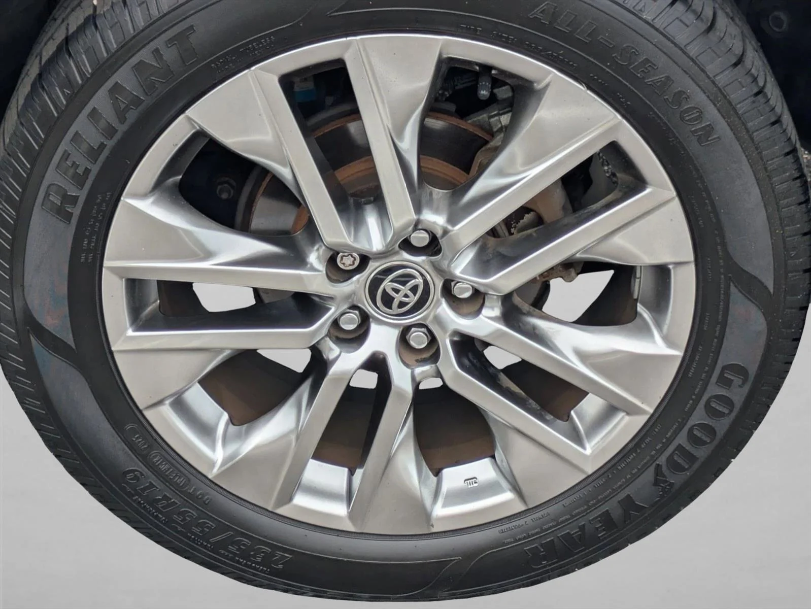 Used 2020 Lunar Rock Toyota XLE Premium image 14
