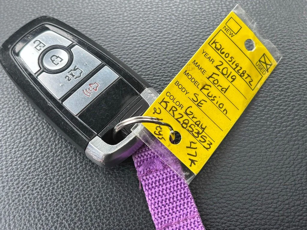 Used 2019 Gray Ford SE image 36