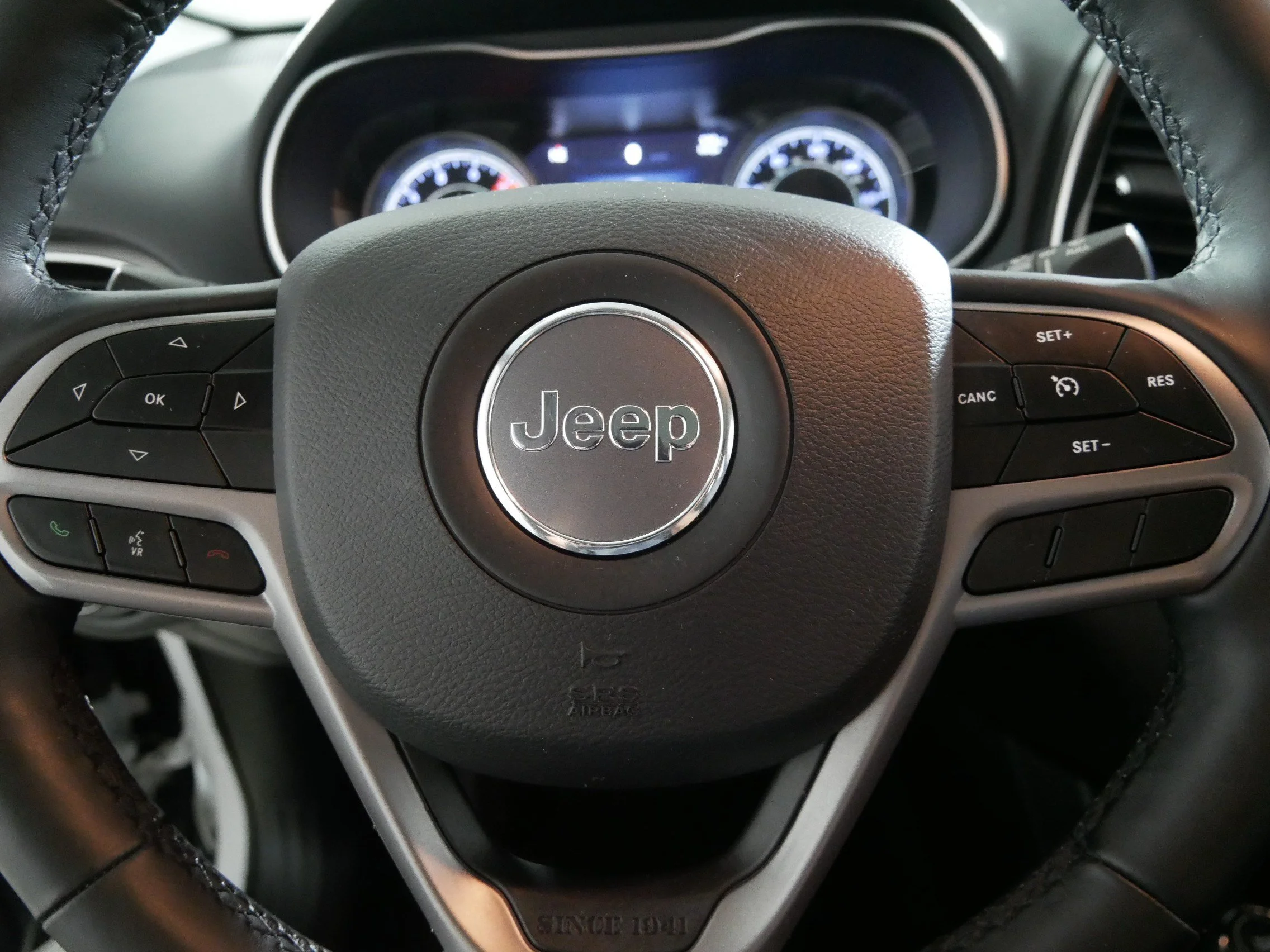 Used 2019 Bright White Clearcoat Jeep Limited image 25
