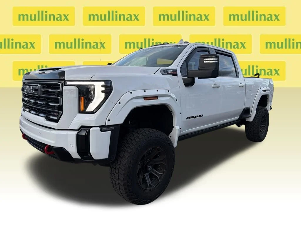 Used 2025 White GMC AT4 image 5