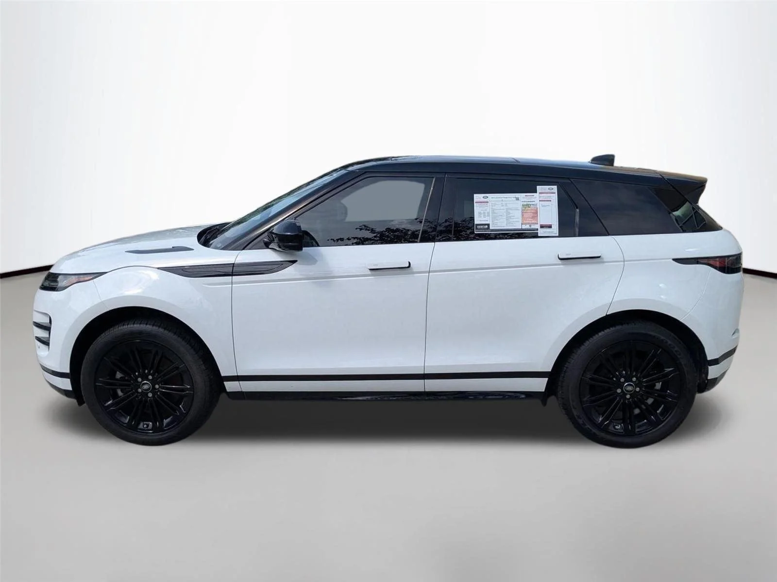 Used 2025 Fuji White Land Rover Dynamic SE image 7