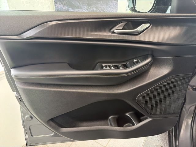 Used 2025 Gray Jeep Altitude X image 17