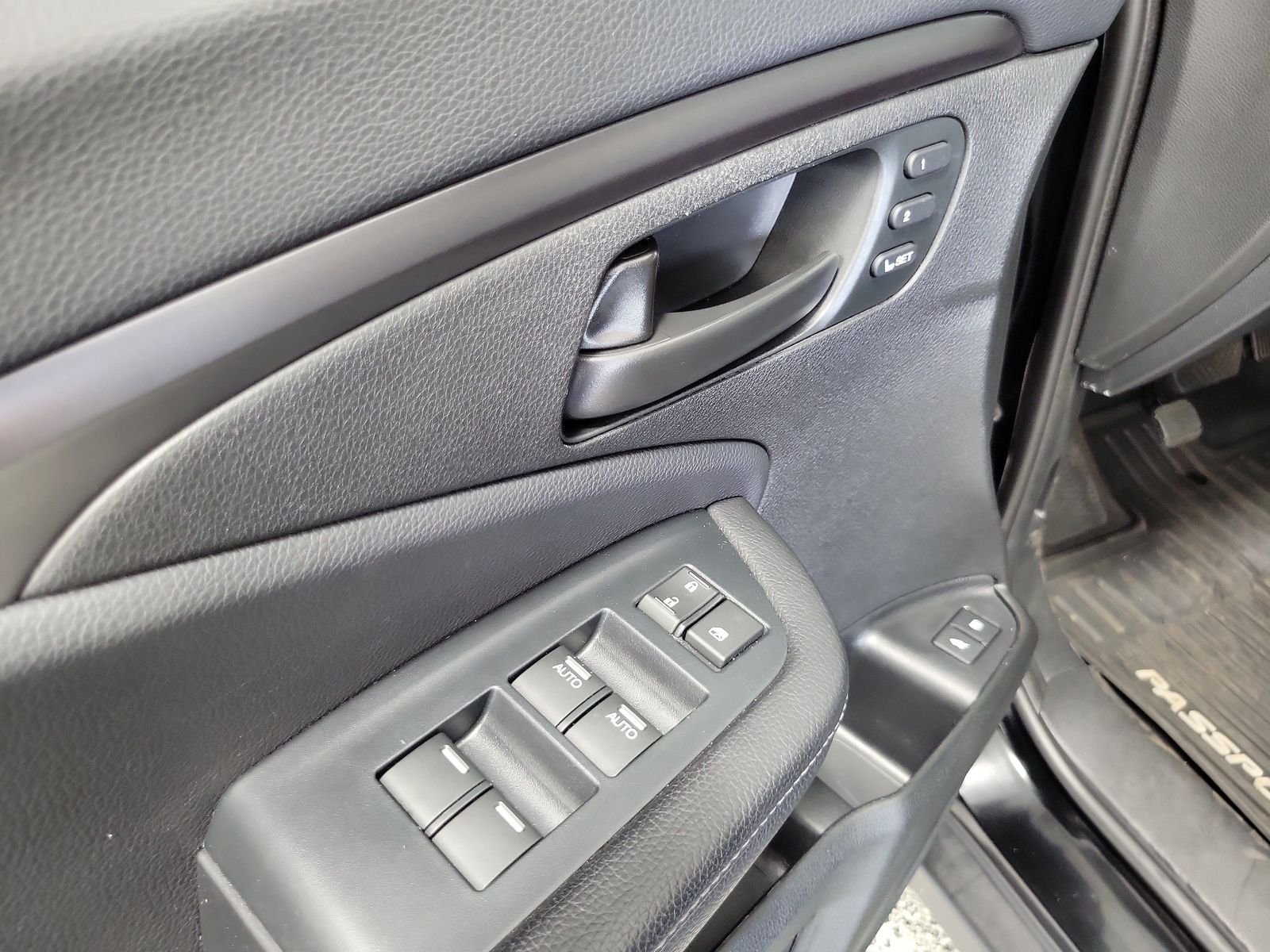 Used 2023 Black Honda EX-L image 7