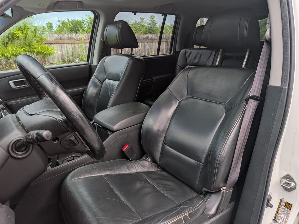 Used 2012 White Honda Touring image 11