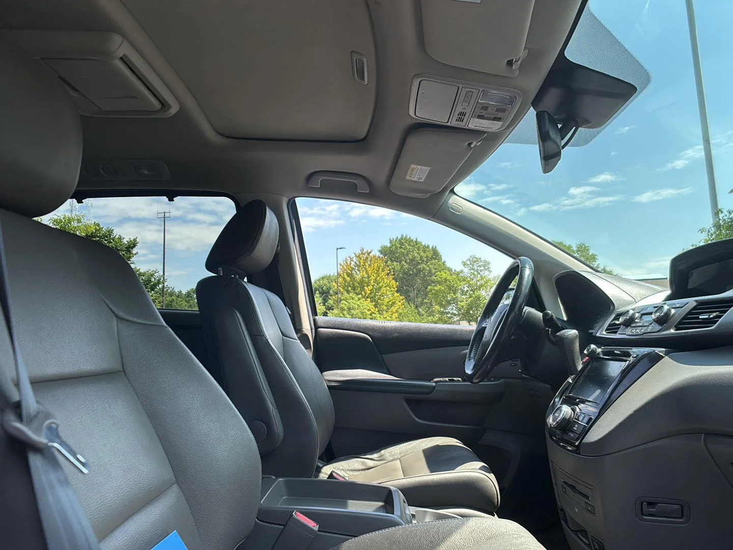 Used 2016 Crystal Black Pearl Honda Touring image 16