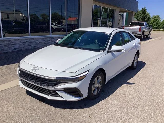 2026 Hyundai ELANTRA SE