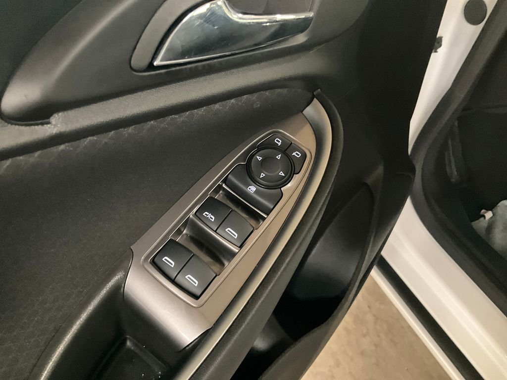Used 2025 White Chevrolet LT image 16
