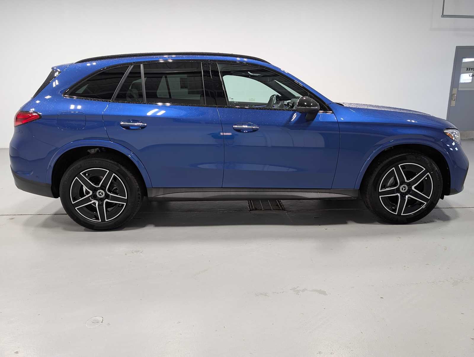 Used 2026 Starling Blue Metallic Mercedes-Benz GLC 300 image 7