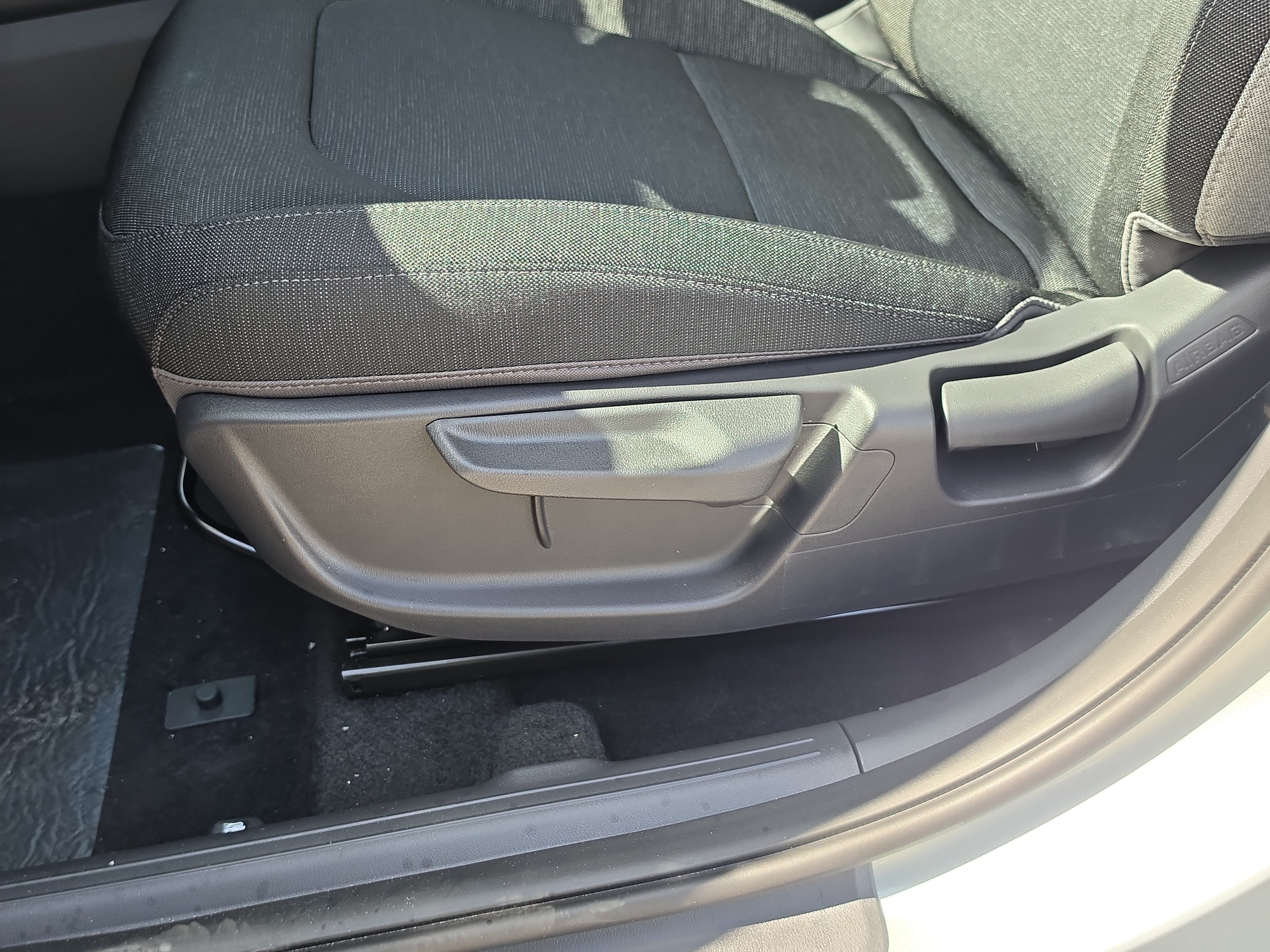 New 2027 Ivory Silver Kia LX image 20