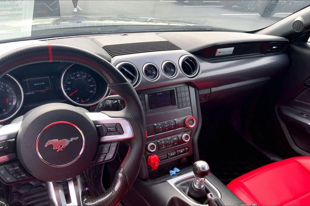 Used 2019 Black Ford GT image 9