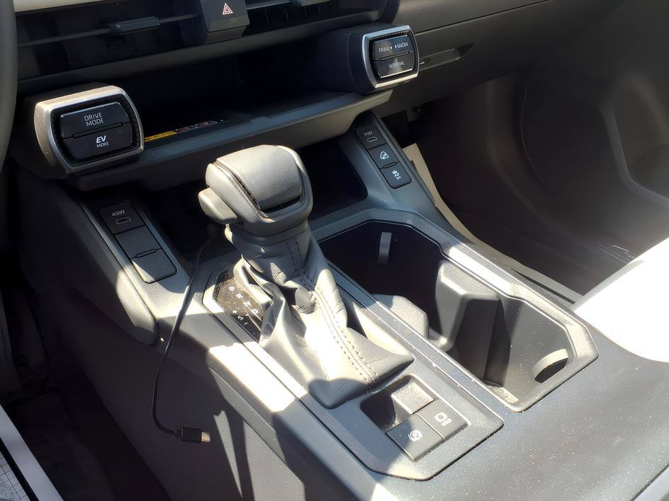 Used 2026 Wind Chill Pearl Toyota XLE Premium image 19