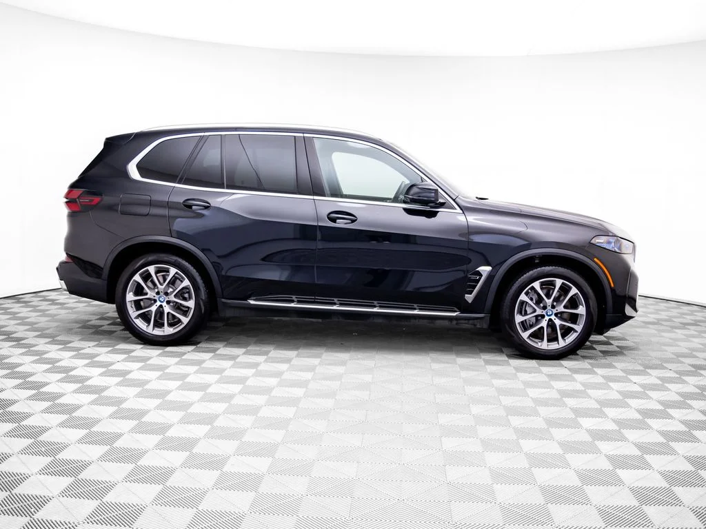 Used 2024 Black BMW xDrive50e image 8