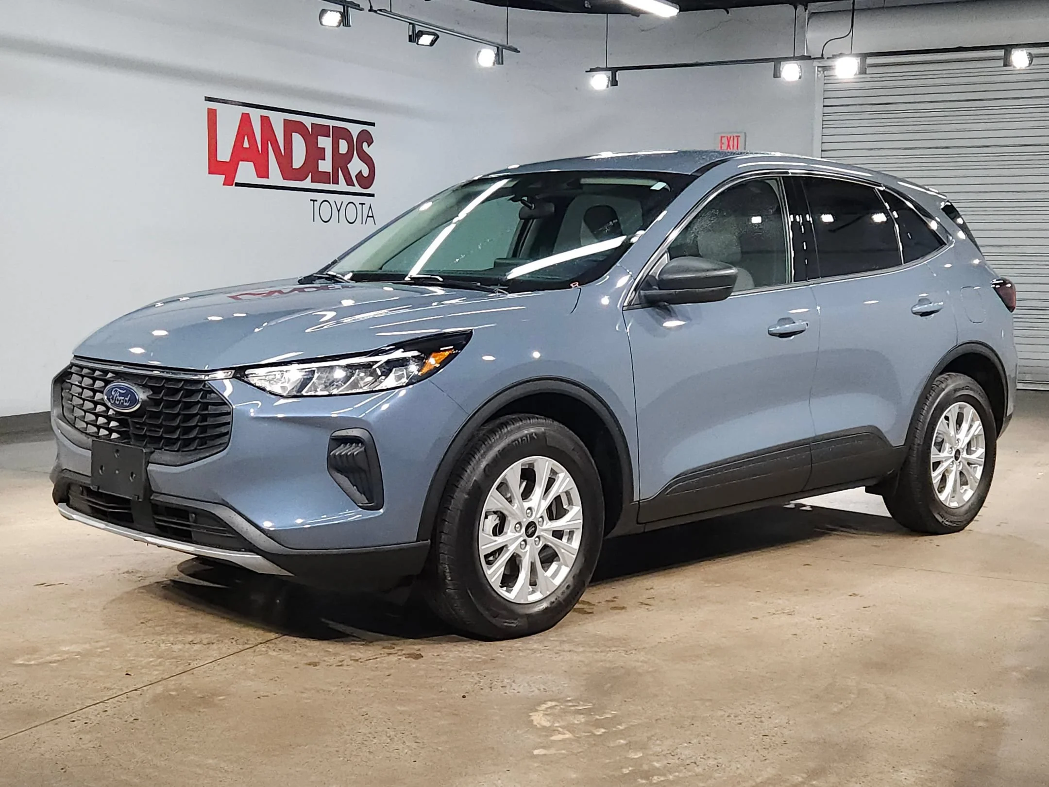 Used 2024 Vapor Blue Metallic Ford Active image 3