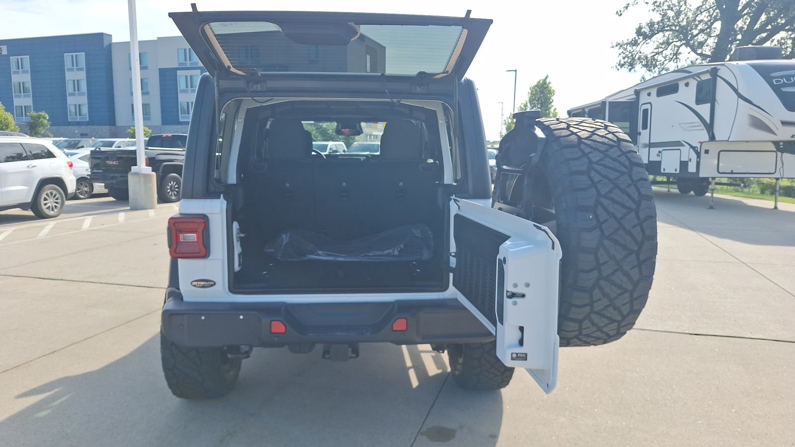New 2026 Bright White Clearcoat Jeep Sport S image 15