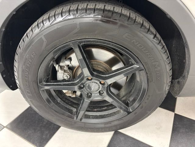 Used 2016 White Lincoln Reserve image 5
