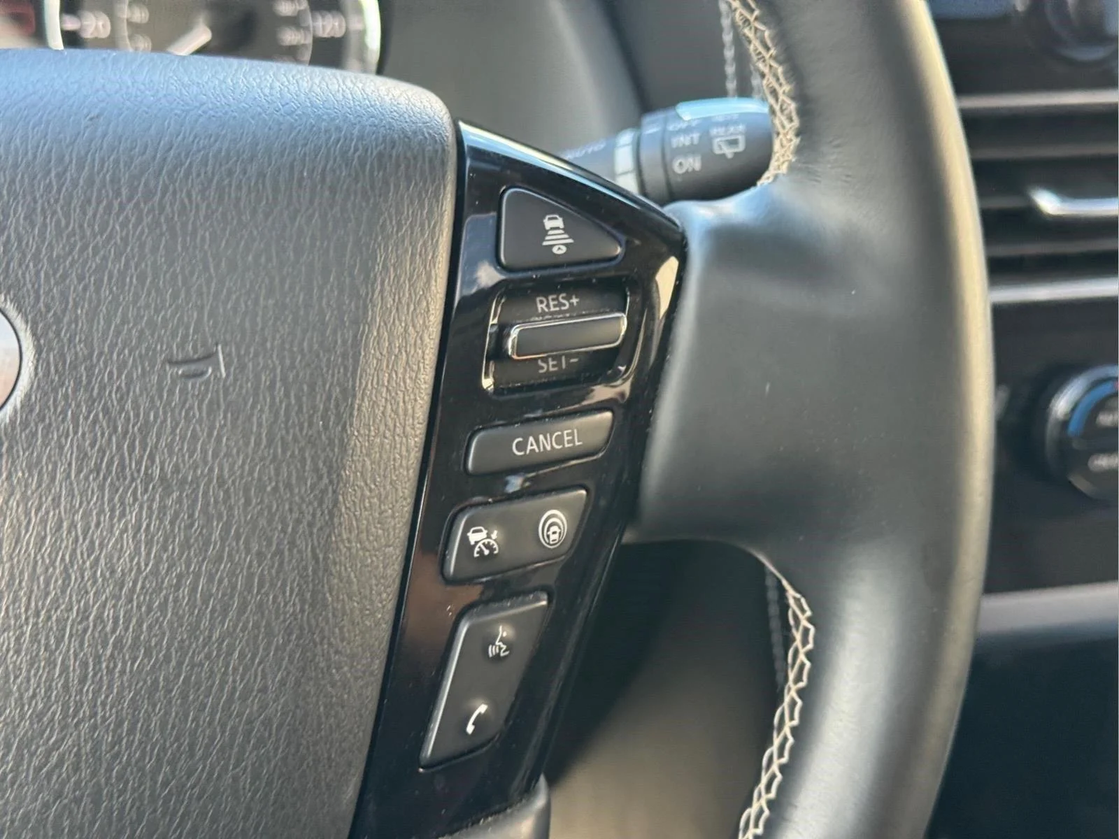Used 2022 Champagne Quartz INFINITI PREMIUM SELECT image 23