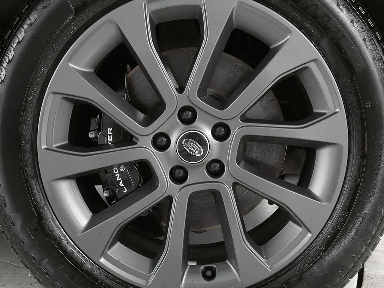 Used 2024 Gray Land Rover Dynamic SE image 13