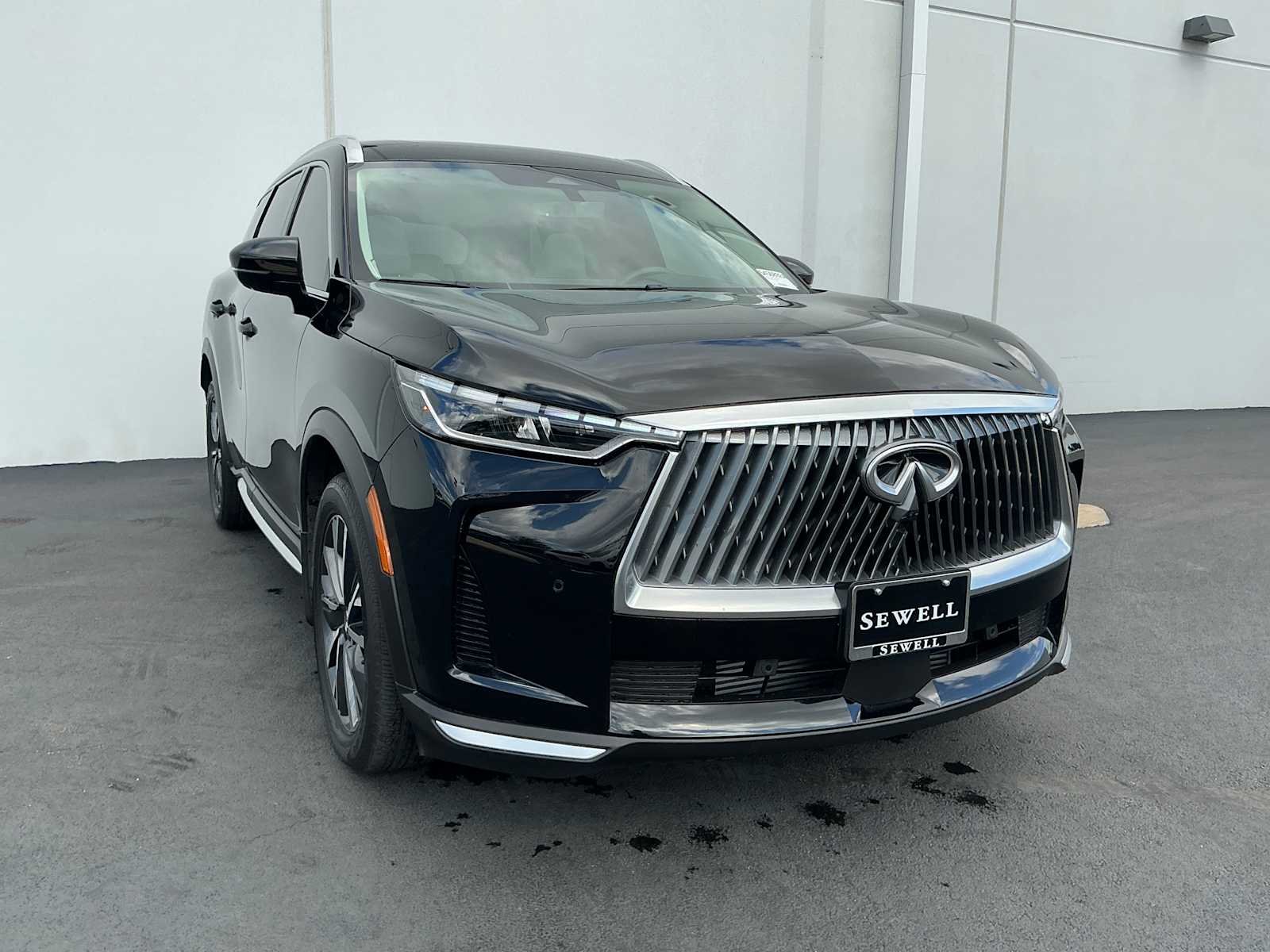 Used 2026 Mineral Black INFINITI LUXE image 3