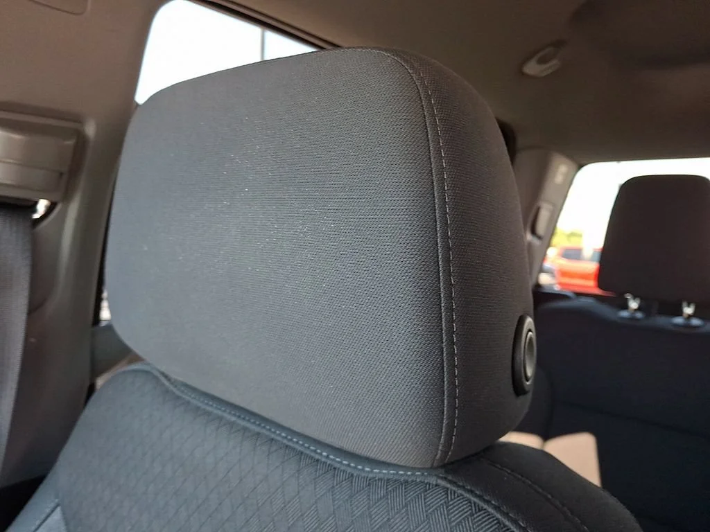 Used 2025 Summit White Chevrolet LT image 18